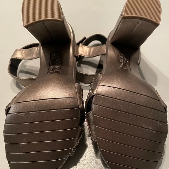 KWOB Kenneth Cole REACTION Crash 3.5 in. jeweled X-band toe strap dress sandal - Picture 7 of 7